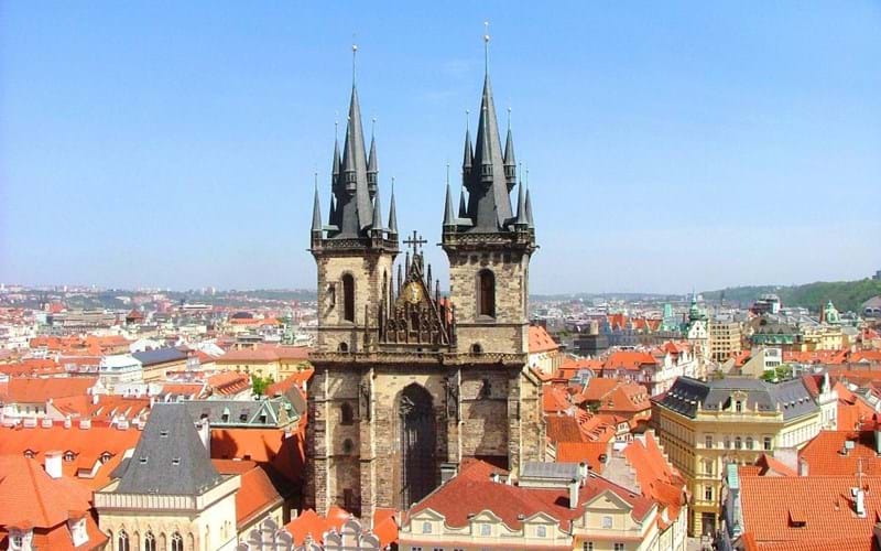 Visit-Prague-on-a-guided-holiday
